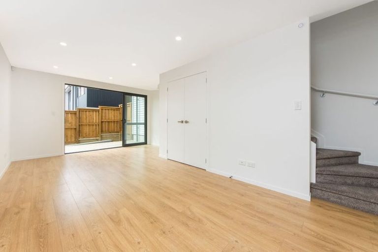 Photo of property in 6 Mokopiko Court, Beach Haven, Auckland, 0626