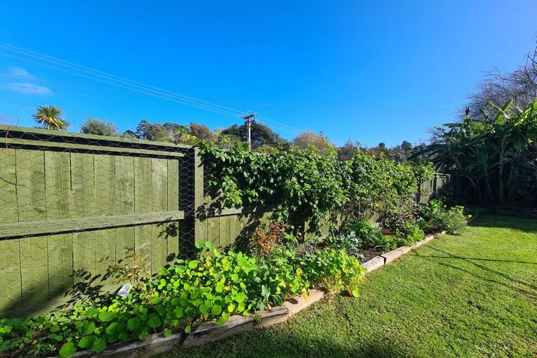 Photo of property in 15 Driving Creek Road, Coromandel, 3506