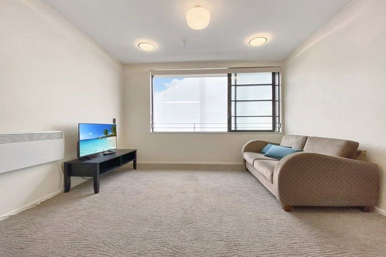 Photo of property in 202/3 Roxburgh Street, Mount Victoria, Wellington, 6011