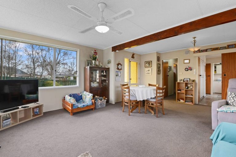 Photo of property in 25 Matthew Place, Kawaha Point, Rotorua, 3010