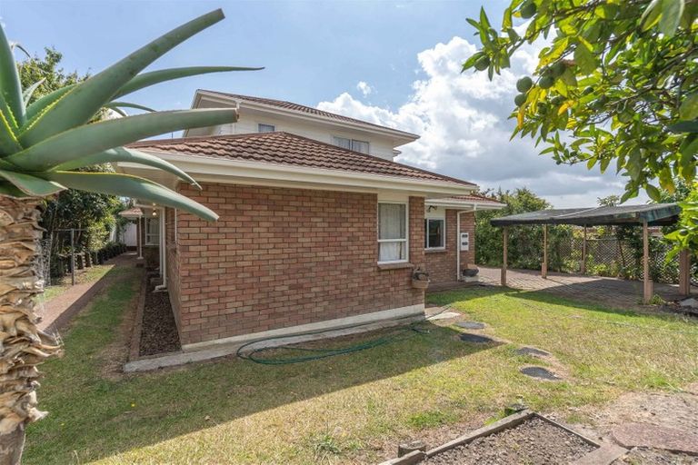 Photo of property in 14 Javelin Place, West Harbour, Auckland, 0618