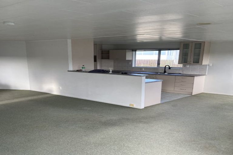 Photo of property in 40 Larissa Avenue, Henderson, Auckland, 0610