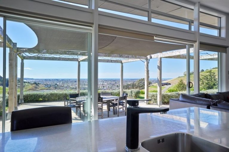 Photo of property in 6 Te Roera Drive, Taradale, Napier, 4112