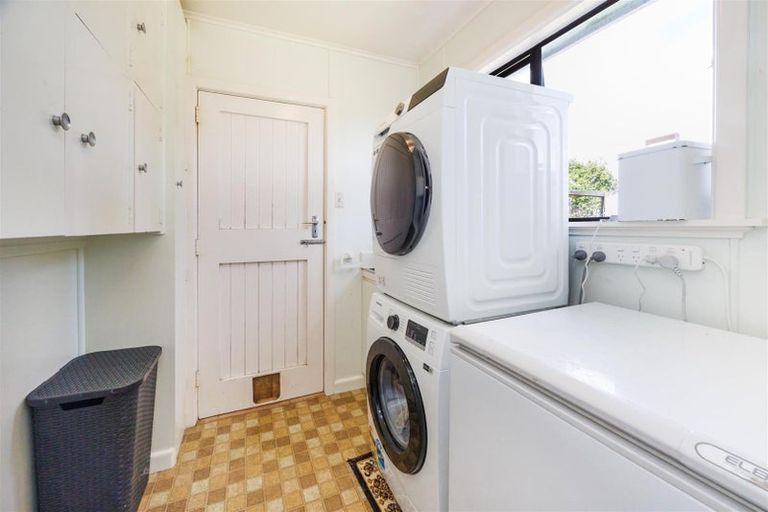 Photo of property in 2 Oaklea Avenue, Marton, 4710