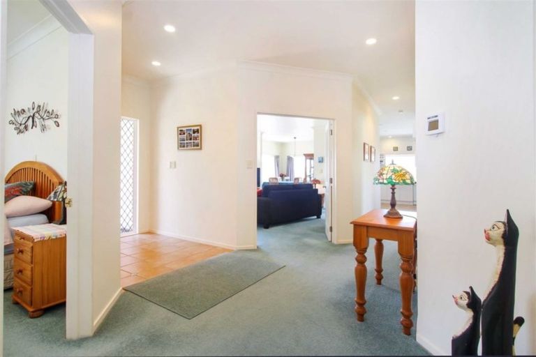 Photo of property in 22 Bluebird Crescent, Unsworth Heights, Auckland, 0632