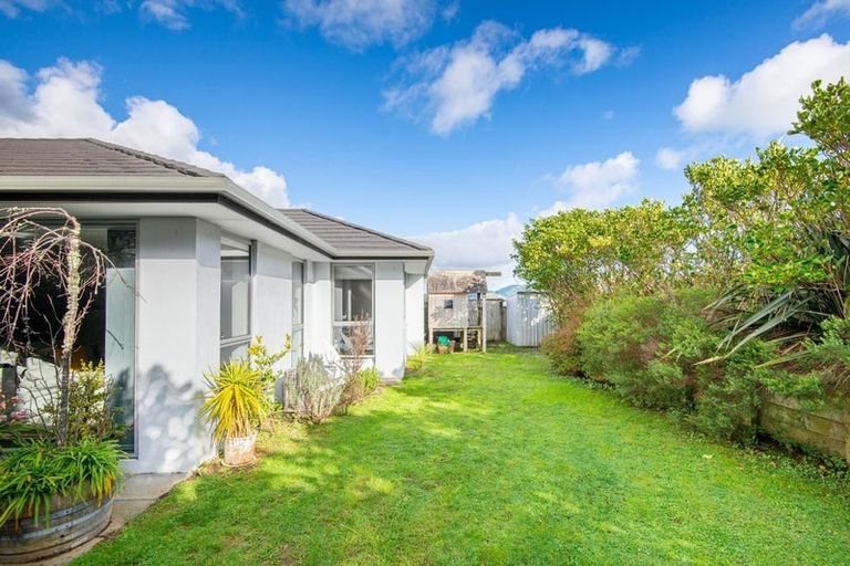 Photo of property in 64 Aotea Drive, Aotea, Porirua, 5024
