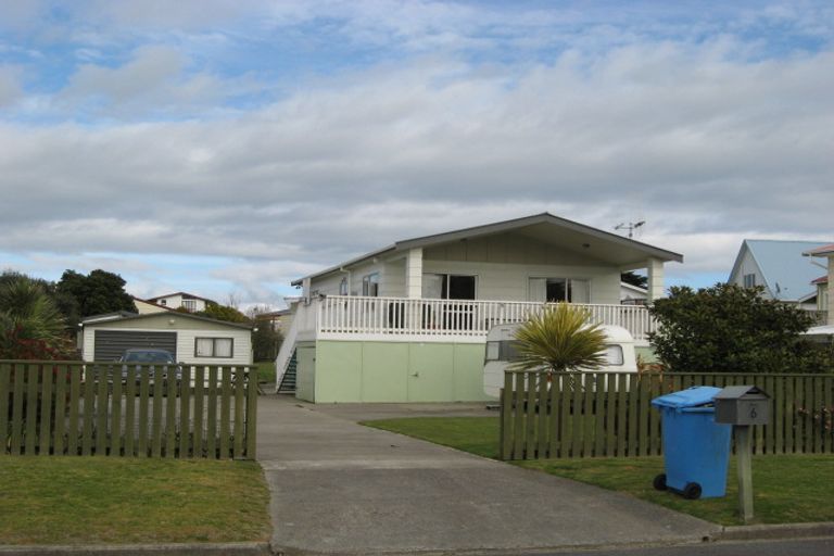 Photo of property in 6 Cathryn Street, Waikawa Beach, Manakau, 5573