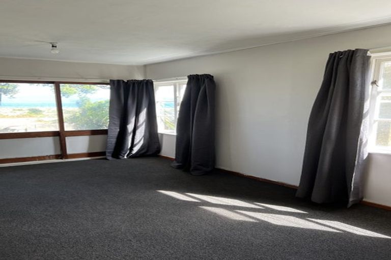 Photo of property in 24 Pukatea Street, Eastbourne, Lower Hutt, 5013