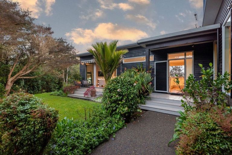 Photo of property in 26 Matheson Road, Red Beach, 0932