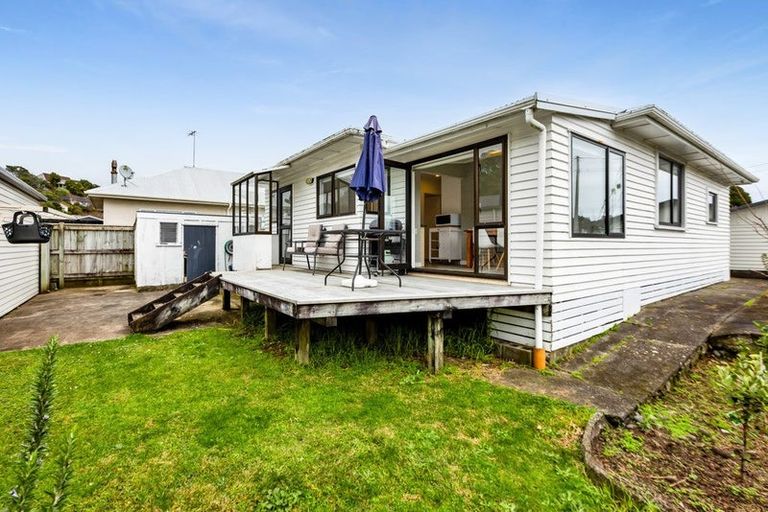 Photo of property in 3 Tupoki Street, Glen Avon, New Plymouth, 4312