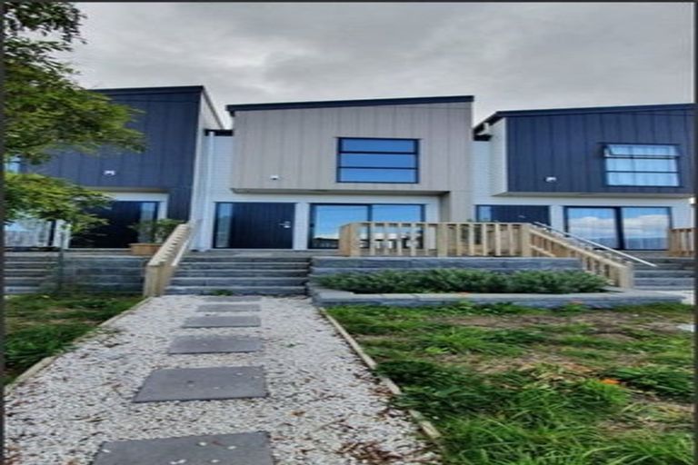 Photo of property in 2/6 Hepburn Road, Glendene, Auckland, 0602