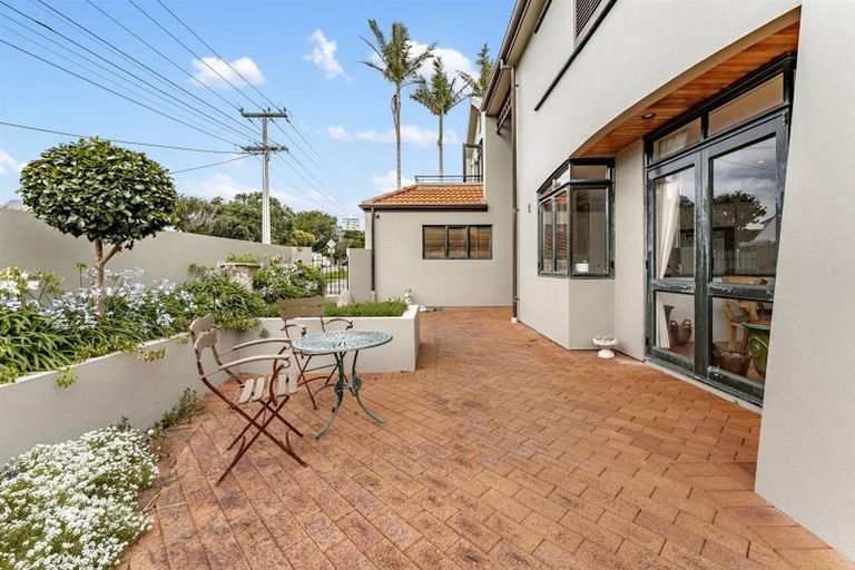 Photo of property in 12a Saltburn Road, Milford, Auckland, 0620