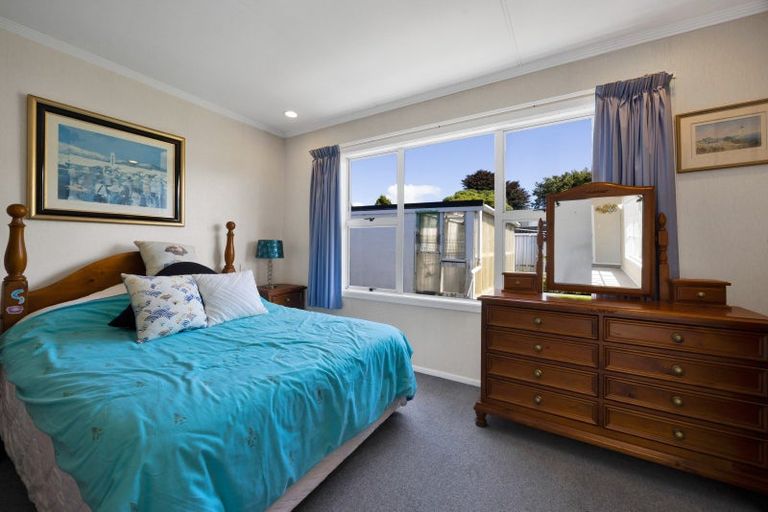 Photo of property in 8 Mahoe Street, Strandon, New Plymouth, 4312