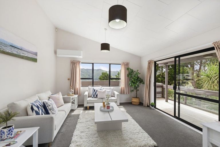 Photo of property in 18 Jasmine Grove, Maungaraki, Lower Hutt, 5010