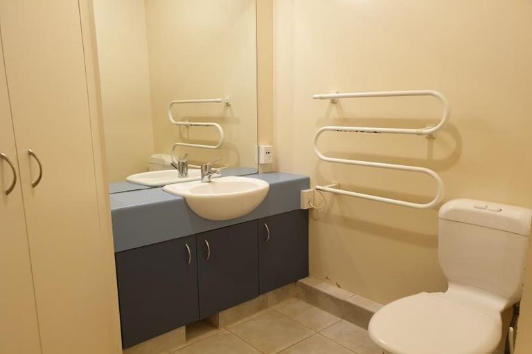 Photo of property in Terrace Tower Apartments, 10b/126 The Terrace, Wellington Central, Wellington, 6011