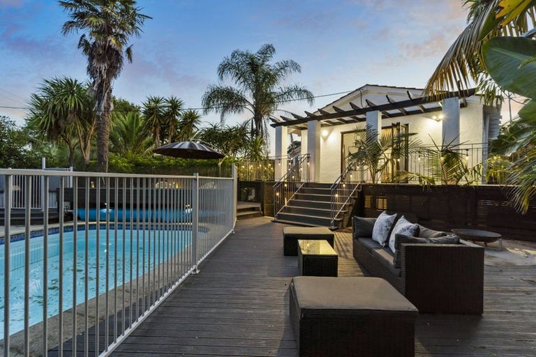 Photo of property in 55 Seaton Road, Murrays Bay, Auckland, 0630