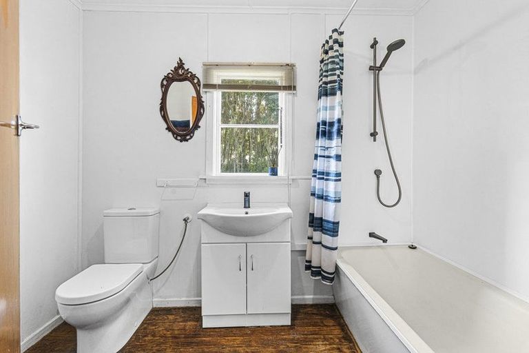 Photo of property in 4 Oha Street, Mokau, 4376