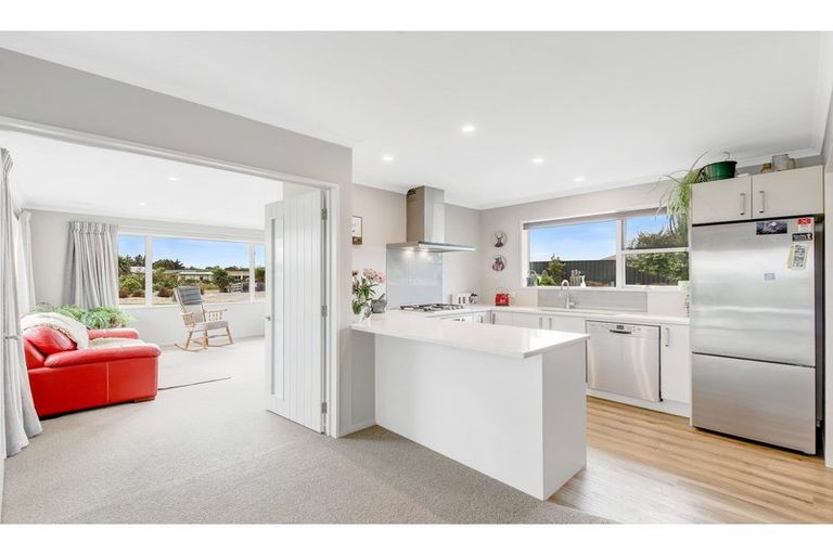 Photo of property in 5 Northside Drive, Waikuku, 7473