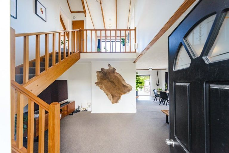 Photo of property in 32 Suzanne Grove, Kelvin Grove, Palmerston North, 4414