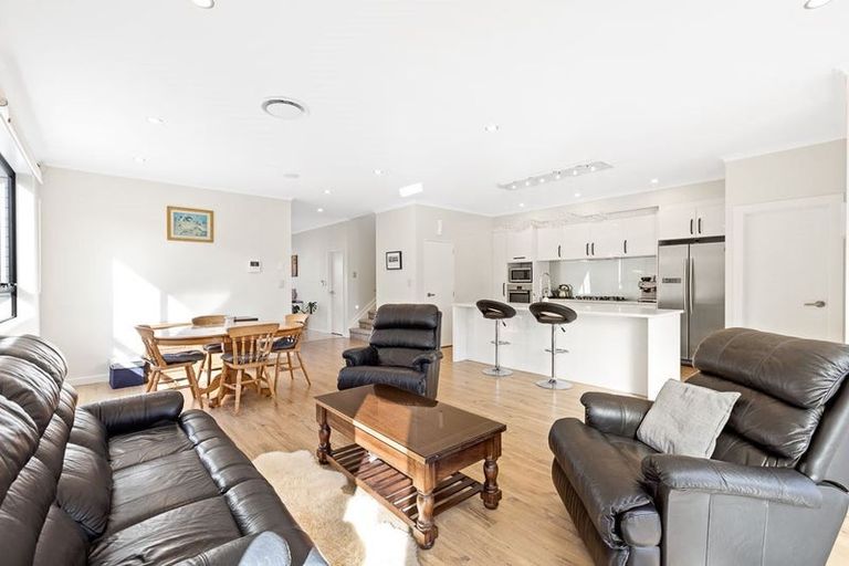 Photo of property in 3 Tawa Place, Orewa, 0931