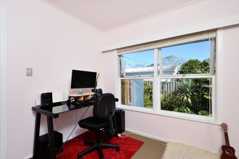 Photo of property in 1/13 Otakau Road, Milford, Auckland, 0620