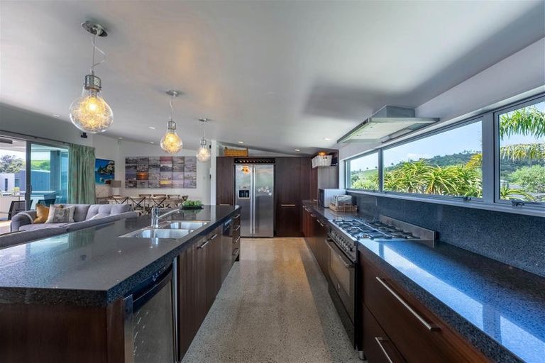 Photo of property in 32 Taumata Road, Omaha, 0986