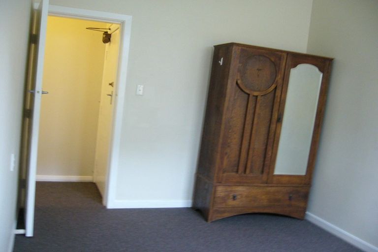 Photo of property in 4 Hawker Street, Mount Victoria, Wellington, 6011