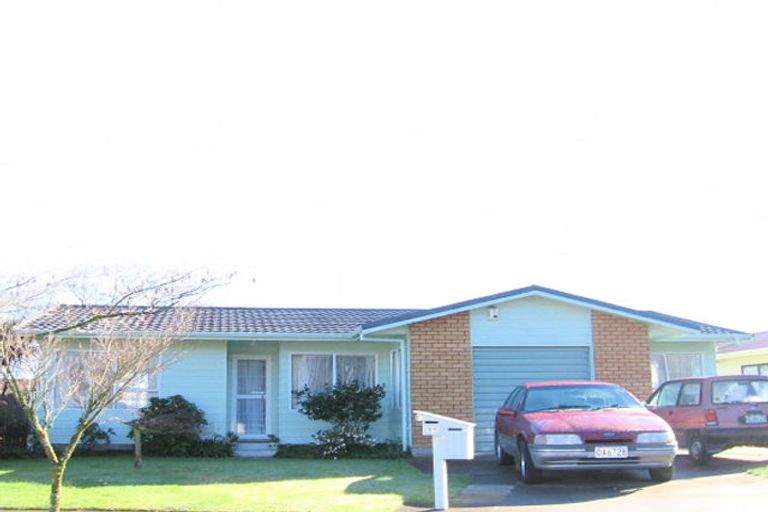 Photo of property in 11 Usherwood Crescent, Akina, Hastings, 4122