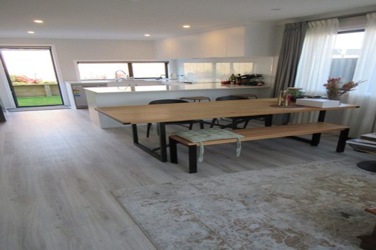 Photo of property in 6 Desert Gold Lane, Wallaceville, Upper Hutt, 5018