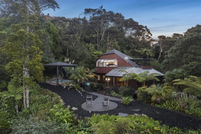 Photo of property in 64 Scenic Drive, Titirangi, Auckland, 0604