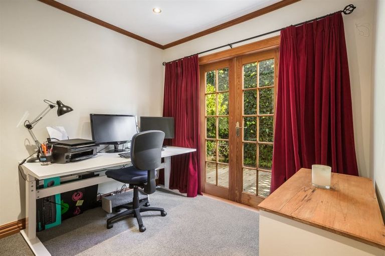 Photo of property in 12 Makora Grove, Paremata, Porirua, 5024