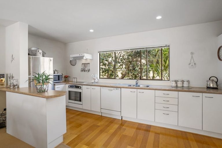 Photo of property in Lakeview Terrace, 1/14 Ambrico Place, New Lynn, Auckland, 0600