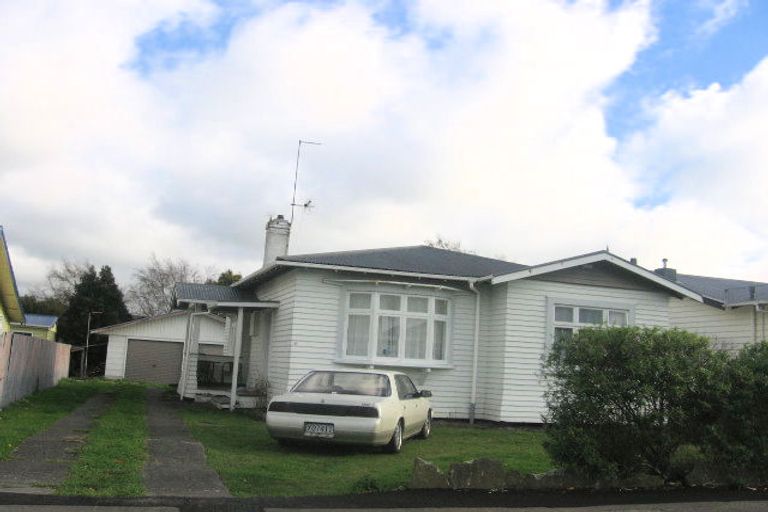 Photo of property in 12 Lyndhurst Street, Takaro, Palmerston North, 4412