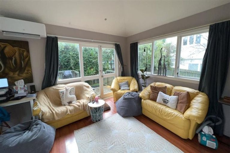 Photo of property in 284e Schnapper Rock Road, Schnapper Rock, Auckland, 0632