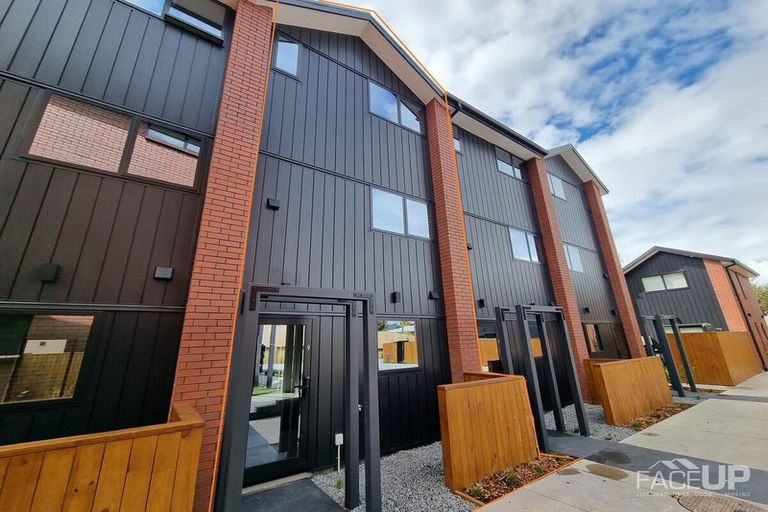 Photo of property in 9/10 Wilsher Crescent, Henderson, Auckland, 0612