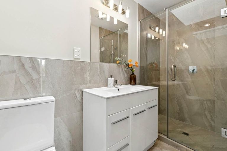 Photo of property in 21 Stitchbird Crescent, Papakura, 2110