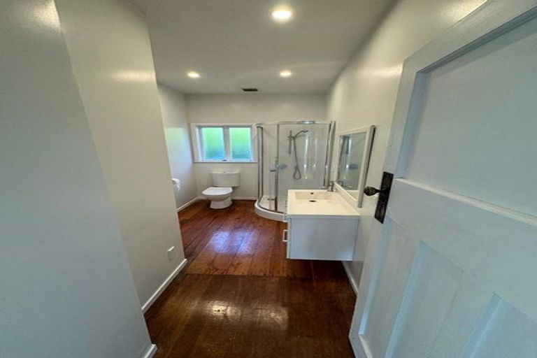 Photo of property in 2/5 Grove Road, Kelburn, Wellington, 6012