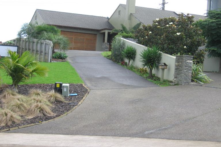 Photo of property in 15 Dorchester Place, Orewa, 0931