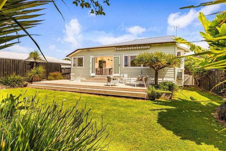Photo of property in 1/5 Kotuku Street, Te Atatu Peninsula, Auckland, 0610