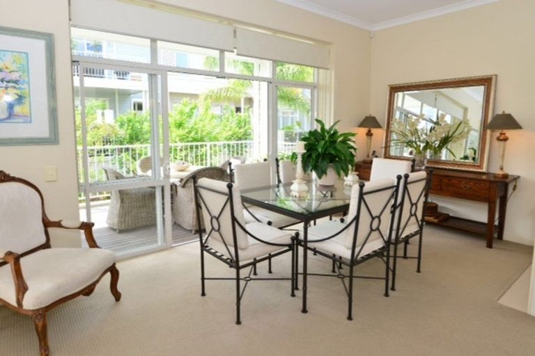 Photo of property in 18 Parkside Drive, Orewa, 0931