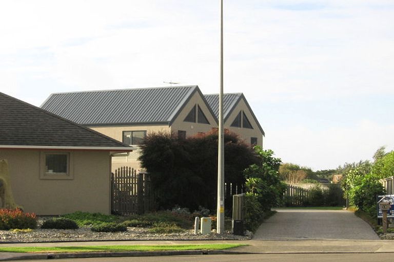 Photo of property in 13 Marewa Place, Waikanae Beach, Waikanae, 5036