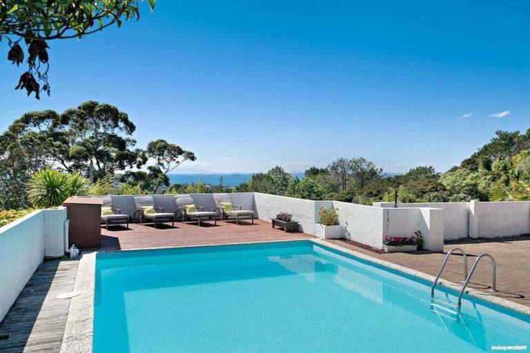 Photo of property in 479 East Coast Road, Murrays Bay, Auckland, 0630