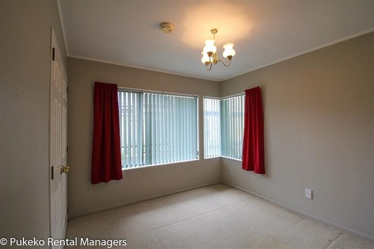 Photo of property in 2/28 Carnoustie Drive, Wattle Downs, Auckland, 2103