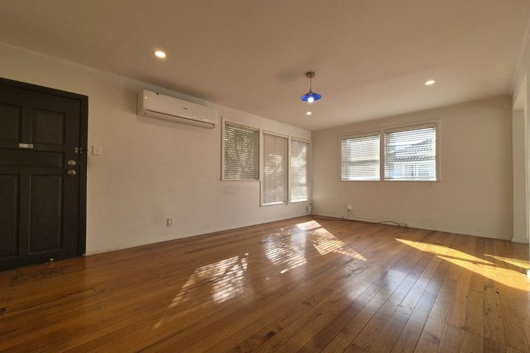 Photo of property in 194 Pilkington Road, Point England, Auckland, 1072