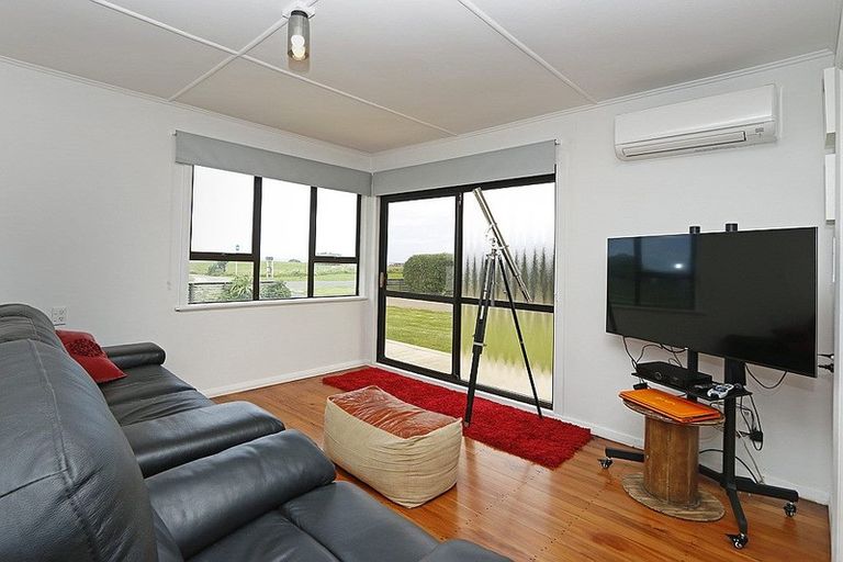 Photo of property in 19 Hector Place, Opunake, 4616