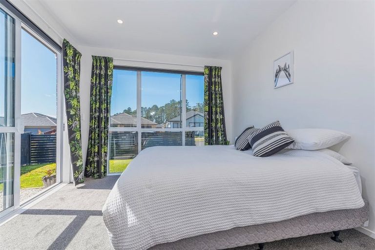 Photo of property in 5 Ropere Street, Kumeu, 0810