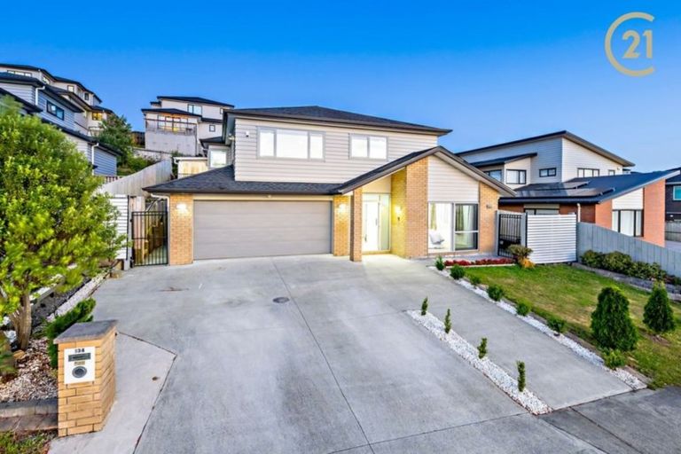 Photo of property in 134 Keri Vista Rise, Papakura, 2110