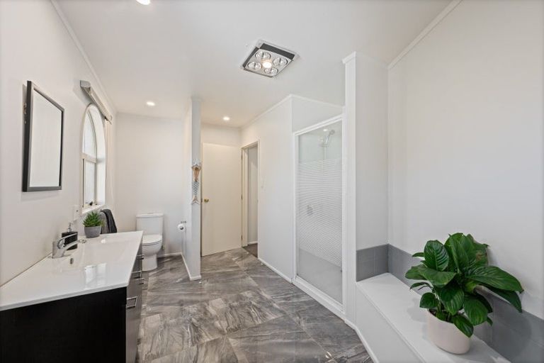 Photo of property in 37 Waikawa Road, Picton, 7220