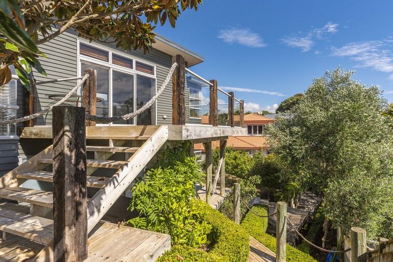 Photo of property in 11 Metzenthin Close, Raumati South, Paraparaumu, 5032