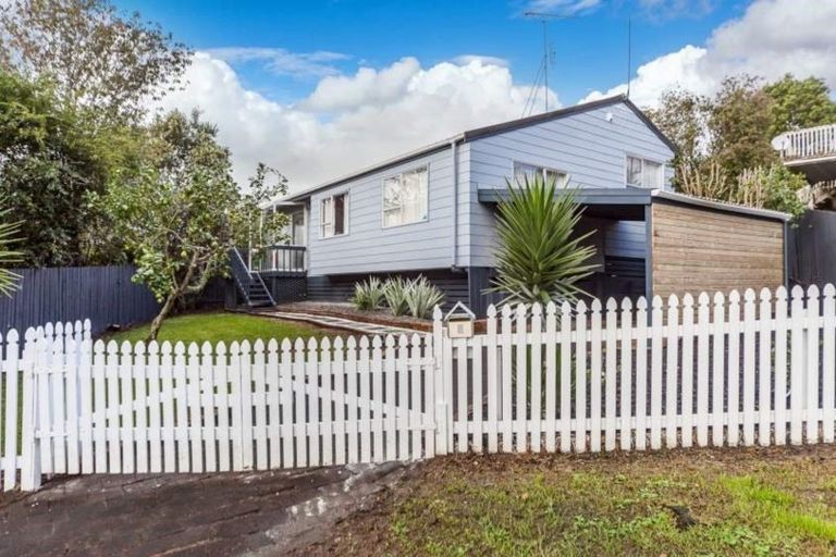 Photo of property in 8 Arde Place, Massey, Auckland, 0614